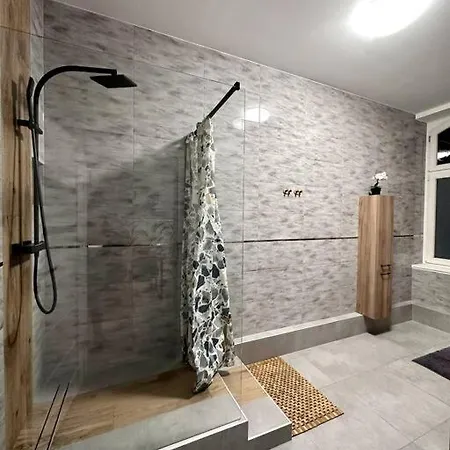 Duży - Stare - 12 Osób - 6 łóżek