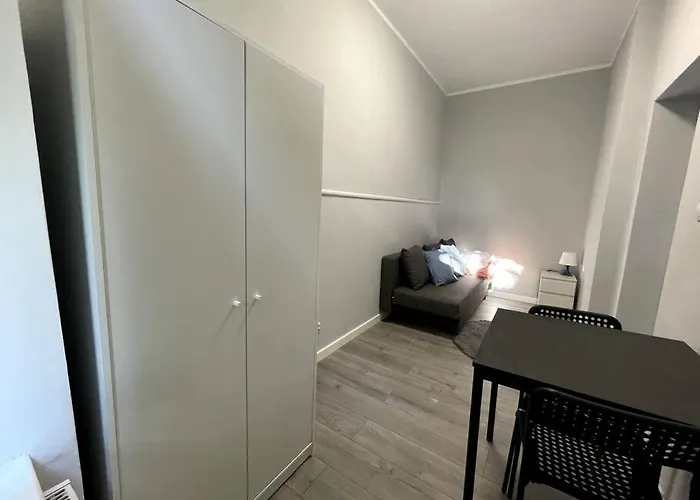 Duzy - Stare - 12 Osob - 6 Lozek 弗罗茨瓦夫